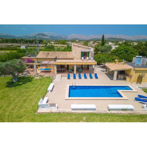 Villa Can Patriarca, for 8 with Pool, Garden and Mountain Views