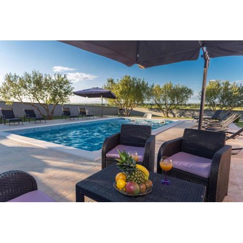 Villa Caper