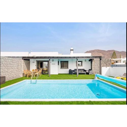 VILLA CASA ATILANA LUXE con piscina climatizada privada,aire acondicionado,terraza privada e independiente,wi-fi