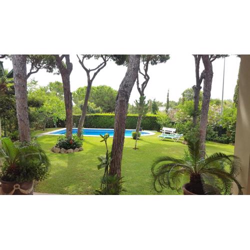 VILLA CASTELLA Acogedora casa para familias con piscina y jardín cerca del mar