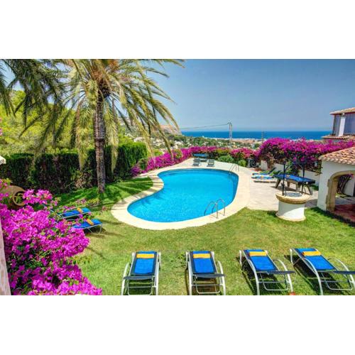 Villa Cau by Villa Plus