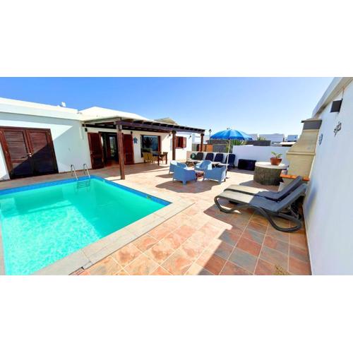 Villa Citrus - Playa Blanca, private heated pool, air conditioner