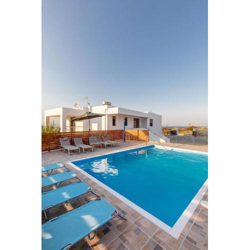 Villa Cleopatra with Private Pool,tennis and soccer field