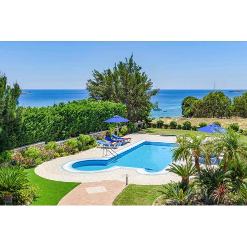 Villa Clive by Villa Plus