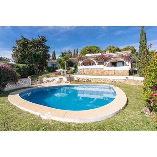 Villa con maravillosas vistas y jardines