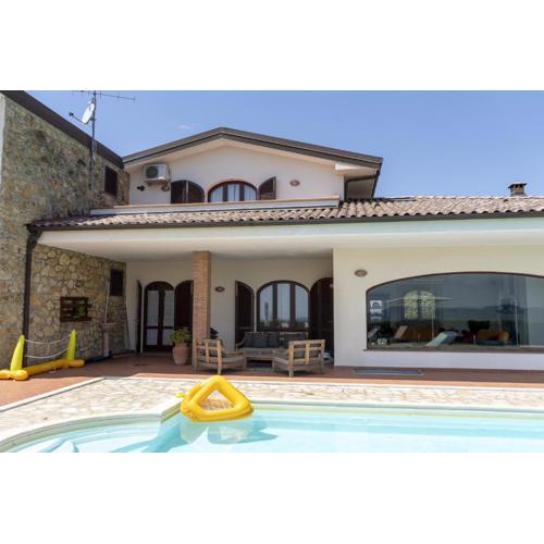 Villa con piscina - Livorno