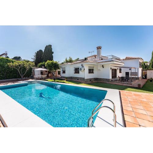 Villa con piscina en Churriana