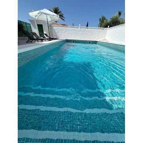 Villa con Piscina Privada en Torrevieja