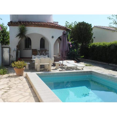 Villa con piscina privada y jardín cerrado en Castelló d\