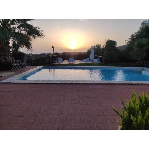 Villa con piscina sul mare sud Sardegna