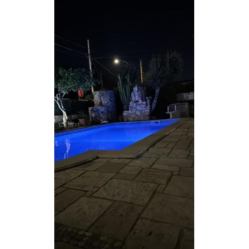Villa con piscina \