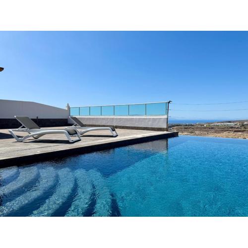 Villa con vista al mar y piscina privada