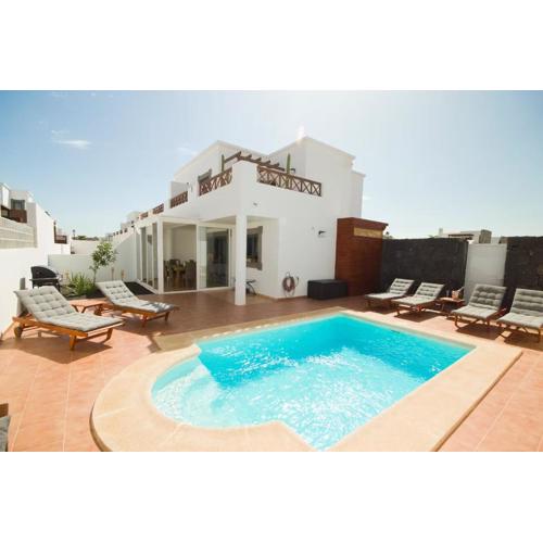 VILLA COSMO by Dreaming Lanzarote Villas
