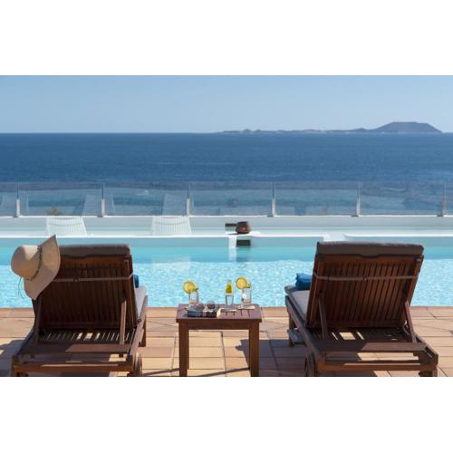 Villa Costa Roja con vistas al mar, piscinas, jacuzzi, mini golf y pádel en Montaña Roja