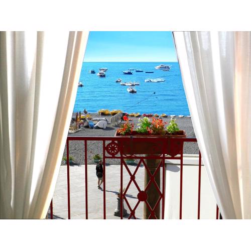 Villa Costanzo beachfront air conditioning and free wi-fi