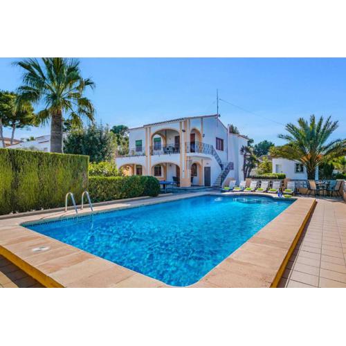 Villa Cruanyes by Villa Plus