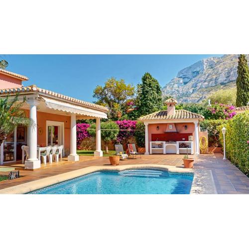 Villa Cuatro Soles by Family Homes