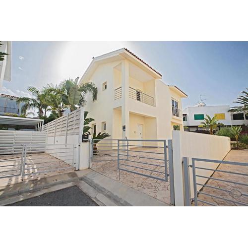 Villa Dafnis Sunshine - Modern 3 Bedroom Central Protaras Villa With Pool - Close To Fig Tree Bay