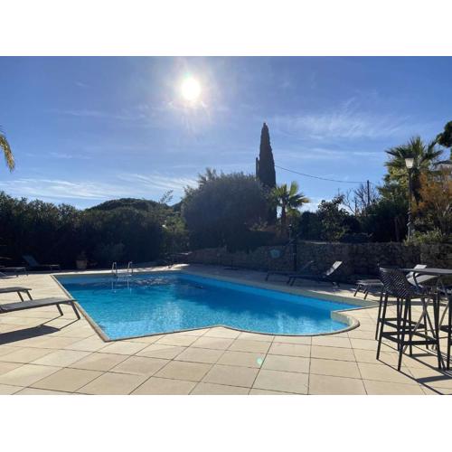Villa de Charme 5 Pièces avec Piscine Privée, Jardin Arboré, Proche Plage et Centre-ville - FR-1-226-501