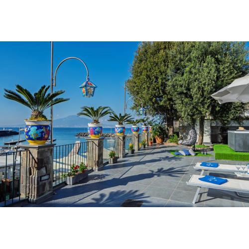 Villa De Luca - Luxury villa with terrace and Jacuzzi by the sea