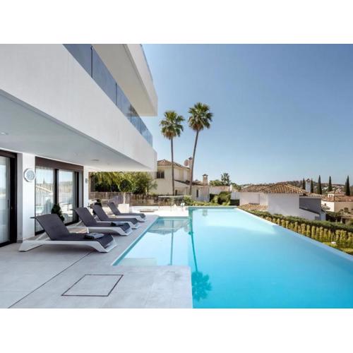 Villa de lujo moderna en Marbella con piscina privada - ES-175-33