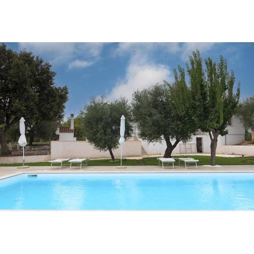 Villa dei Monti with pool near Cisternino
