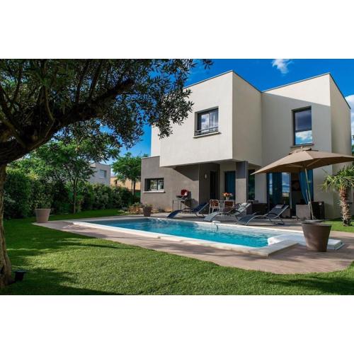 Villa des Arts, 100 meters from the sea, Swimming pool, Wifi, Air conditioning and 6 Bikes