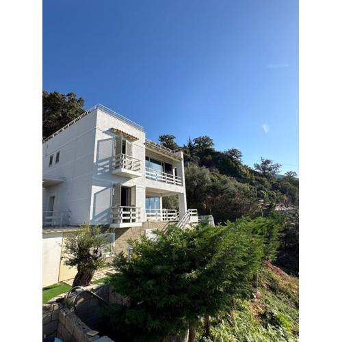 Villa Dhermi