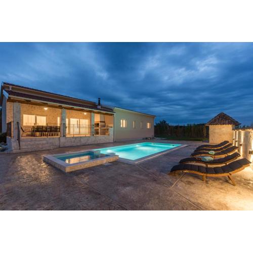 Villa Diana private pool near Porec
