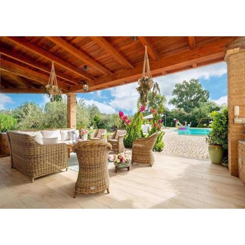 VILLA DOLORES , with a spectacular swimming pool with hydromassage and a big garden for the children - IUN S3325