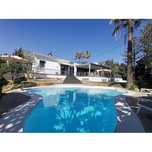 Villa Dune, Luxury Villa, 5 min walk to the beach