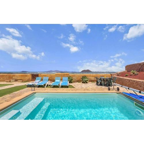 Villa el Castillito Beachfront Villa