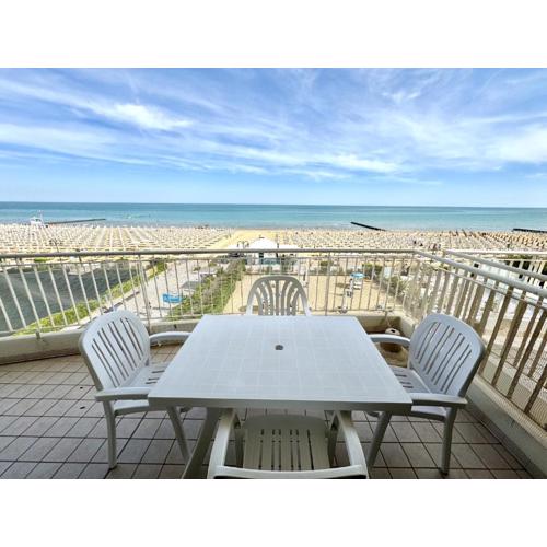Villa Emy Fronte Mare-Carraro Immobiliare Jesolo-Family Apartments