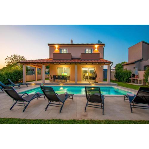 Villa Enjoy mit privatem Pool, by Istrabook