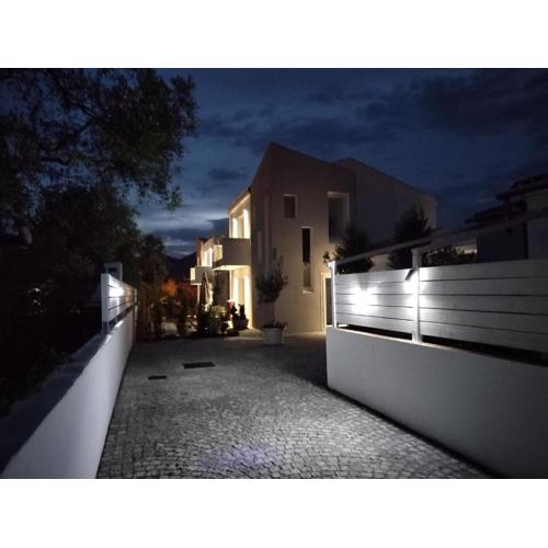 Villa Est
