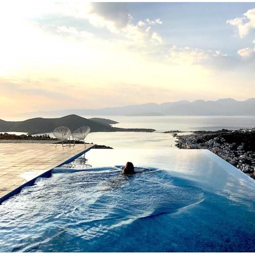 Villa Estée, luxury villa with private infinity pool and jacuzzi