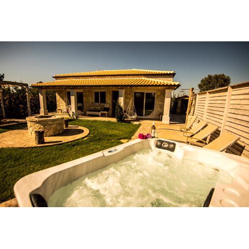 Villa Estia - private jacuzzi next to the beach