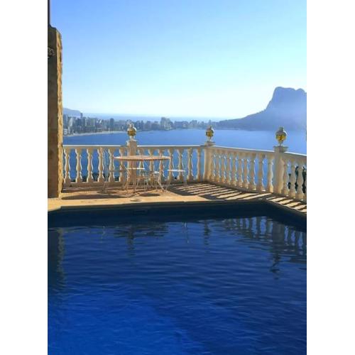 Villa Fantastica con vistas a la bahia y con pisciana