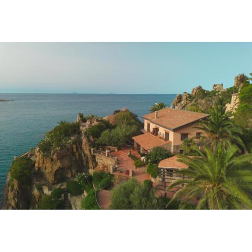 Villa Faraglioni fronte spiaggia