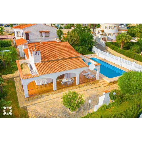 Villa Feliz Imelda by Abahana Villas