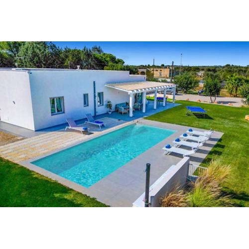 Villa Ficos by Villa Plus