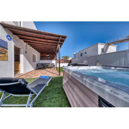 Villa Flaminia Art with jacuzzi-400m from the beach
