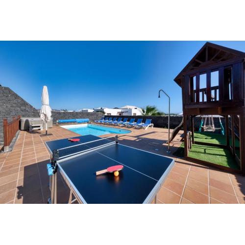 Villa Flavia-private pool, jacuzzi, sea views