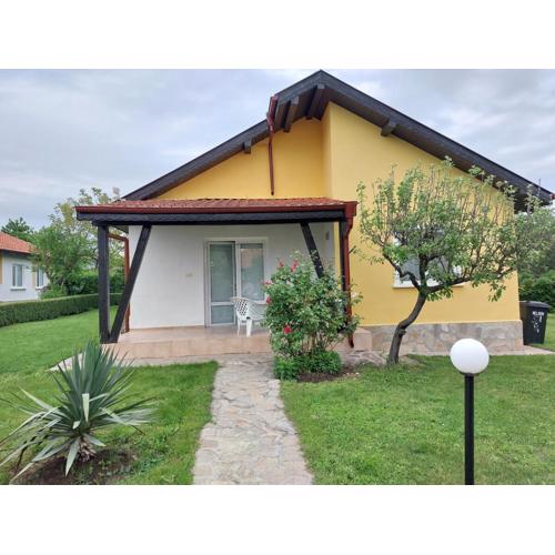 Villa for 6 people near Burgas with swimming pool