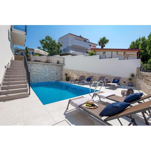 VILLA FRANKOLA WITH POOL