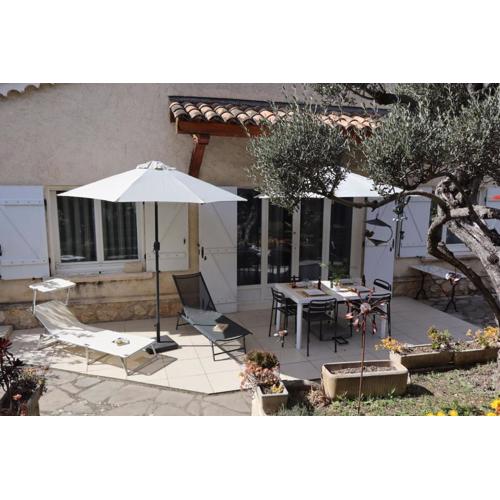 Villa GALEJADE in a quiet location with garden - On the heights of Toulon