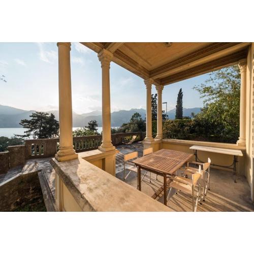 Villa Gelmi front lake