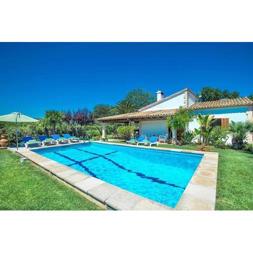 Villa Geranios by Renthousing