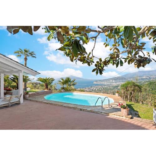 Villa Giu Giu vista mare con piscina a Sorrento
