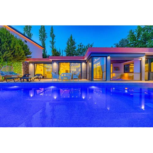 Villa Gloss kapalı ısıtmalı havuzlu tatil villası